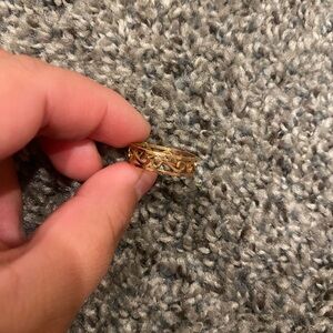 Elegant Gold Band Ring